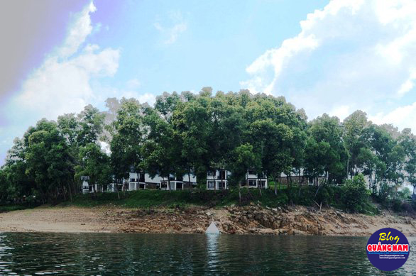 Hệ thống lưu trú trên hồ - Ảnh: LÊ TRUNG